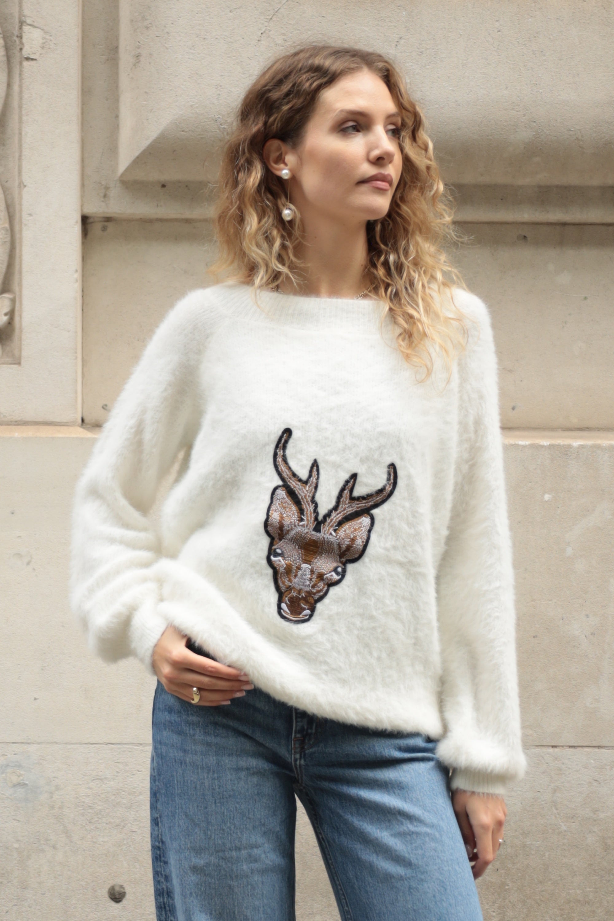 Reindeer patch embroidered fluffy jumper (White)