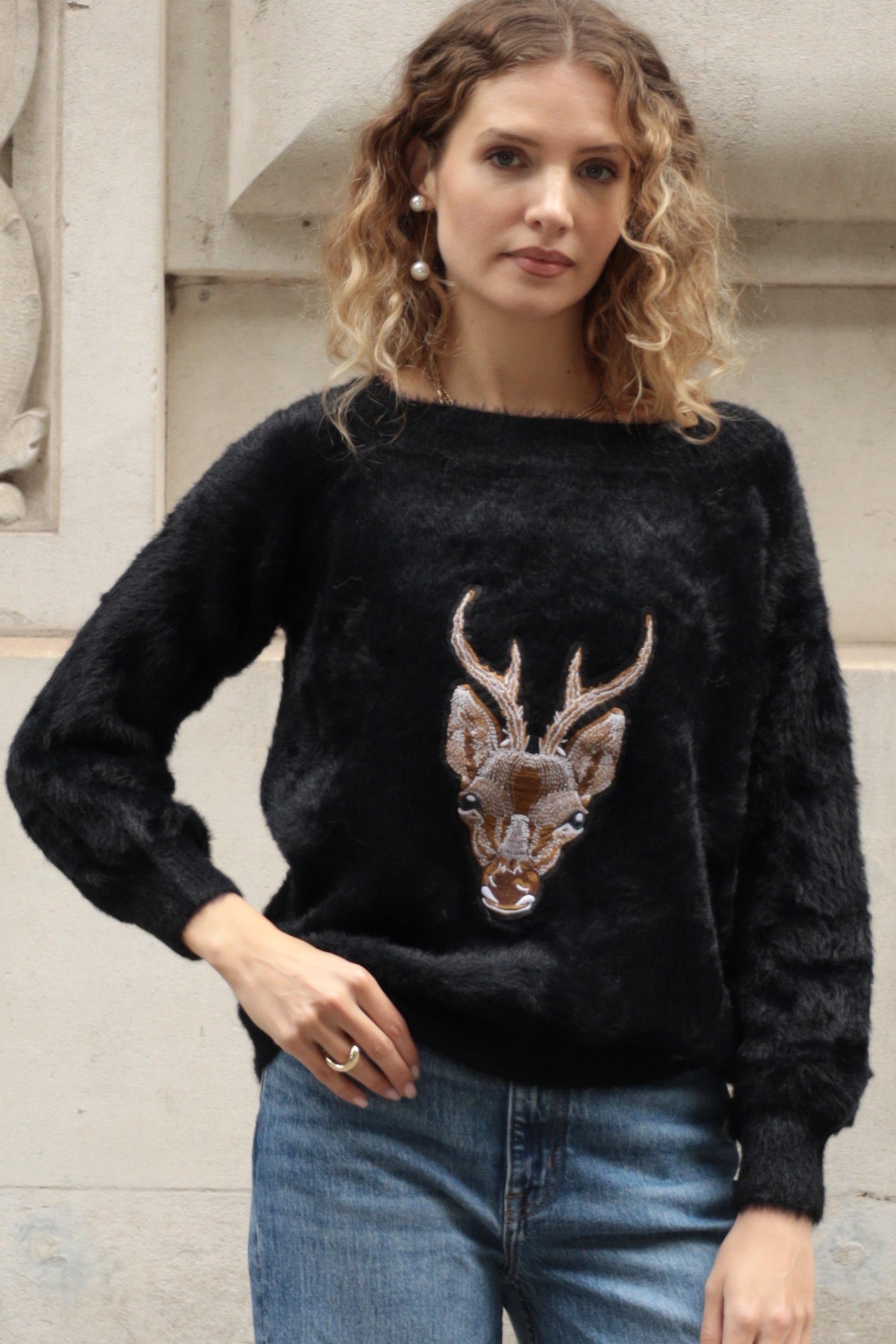 Reindeer patch embroidered fluffy jumper (Black)