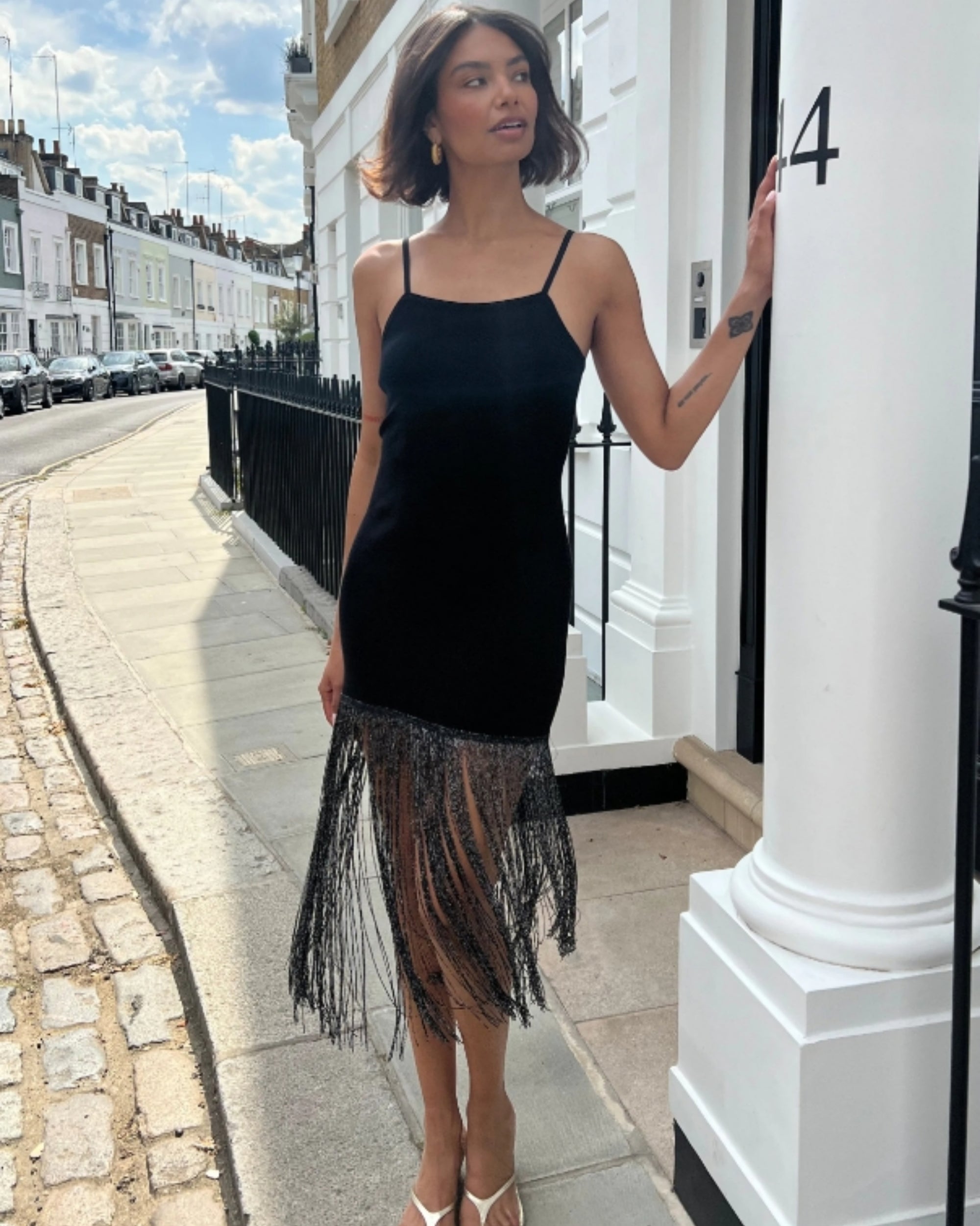 Long fringed tassel detail hem bodycon knit dress in black – CYLONDON