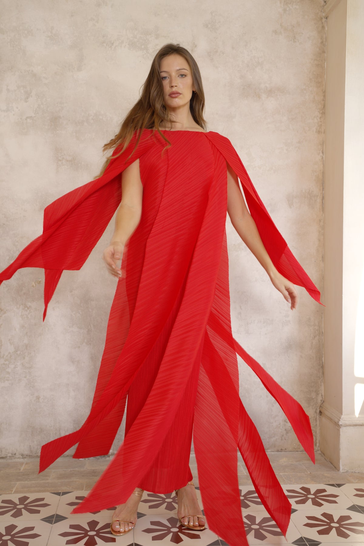Elegant Pleated Cape Sleeve Maxi Dress with Tie Waist in Red