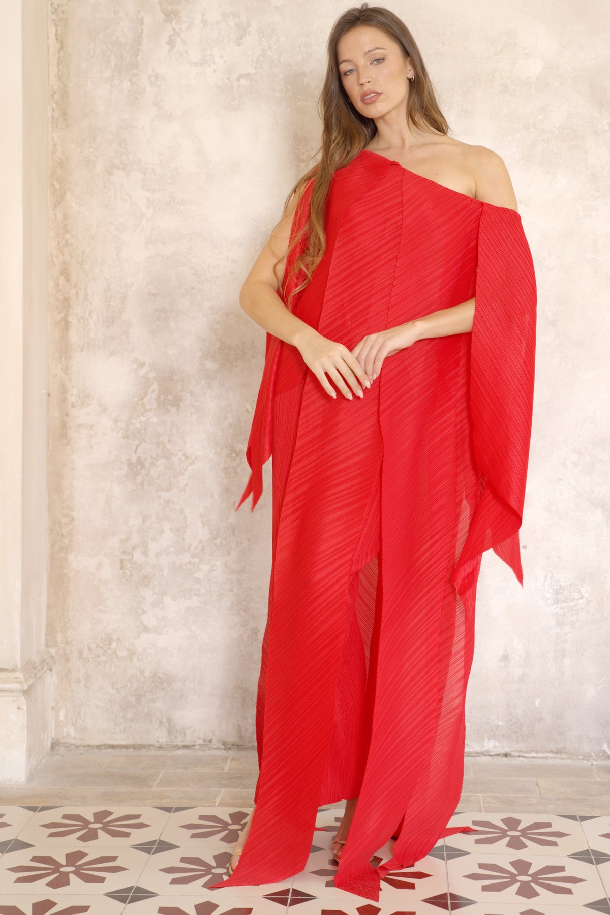 Elegant Pleated Cape Sleeve Maxi Dress with Tie Waist in Red