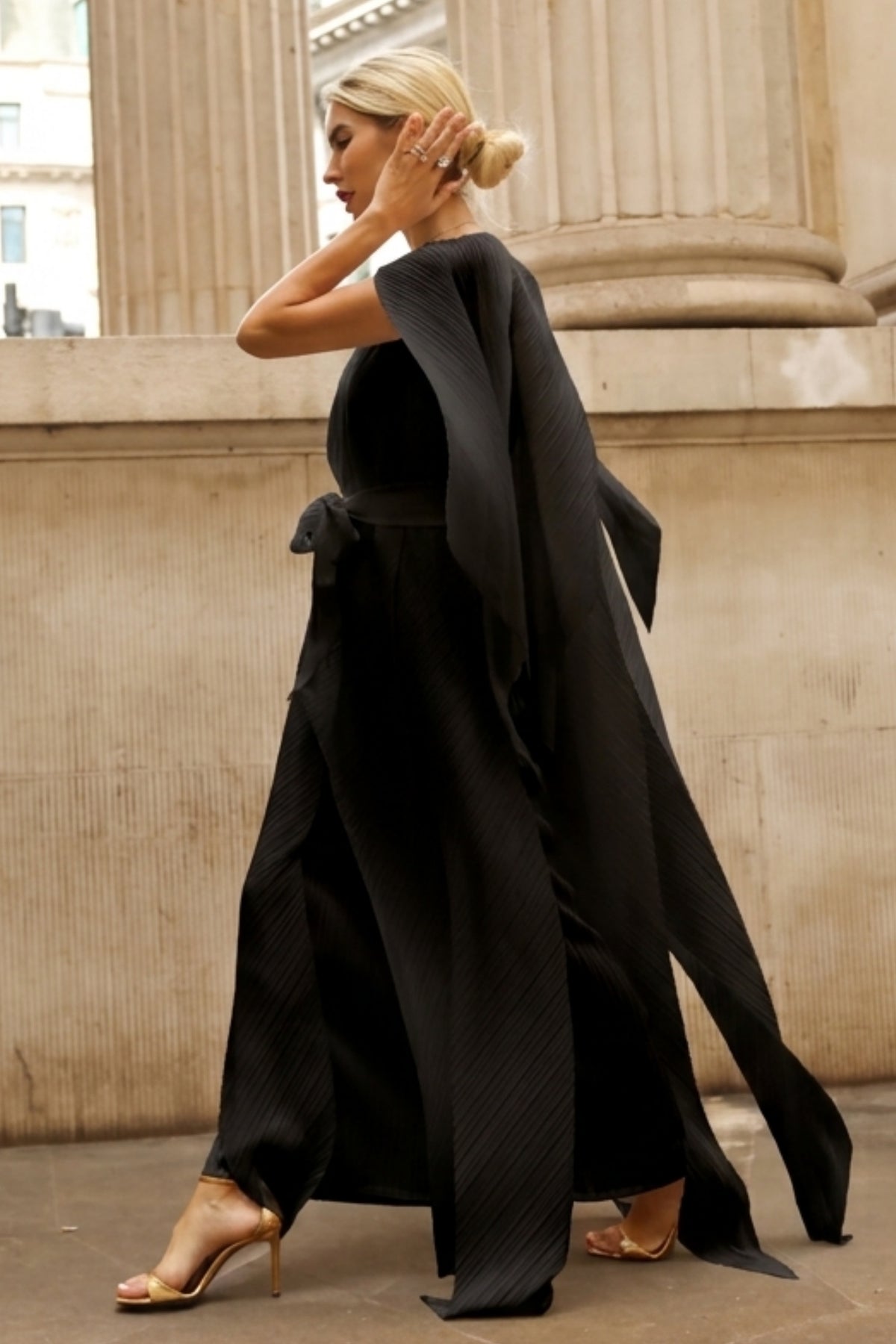 Elegant Pleated Cape Sleeve Maxi Dress with Tie Waist in Black