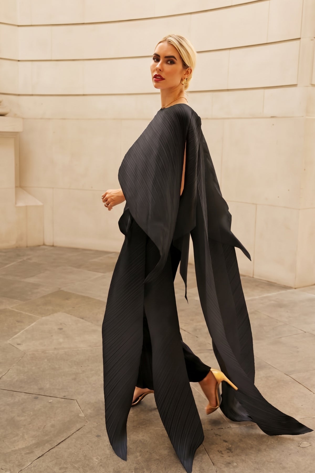 Elegant Pleated Cape Sleeve Maxi Dress with Tie Waist in Black