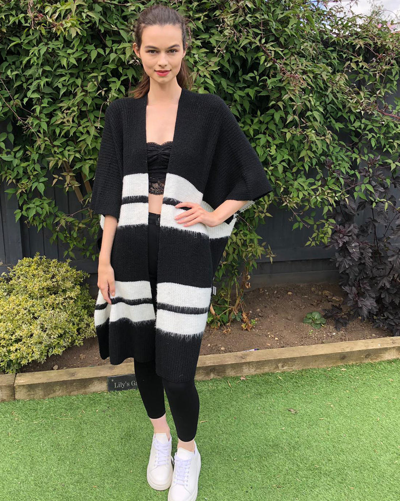 White Stripe Knitted Thick Wraps (Black)