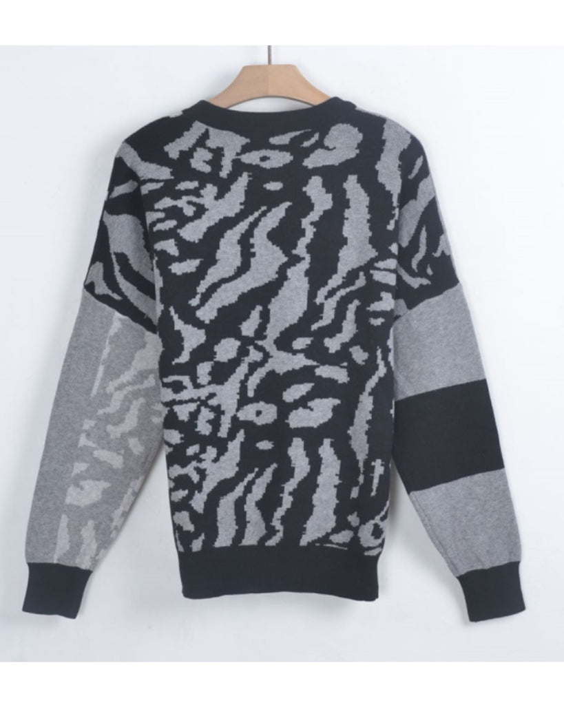 Leopard print with patch design jumper in grey
