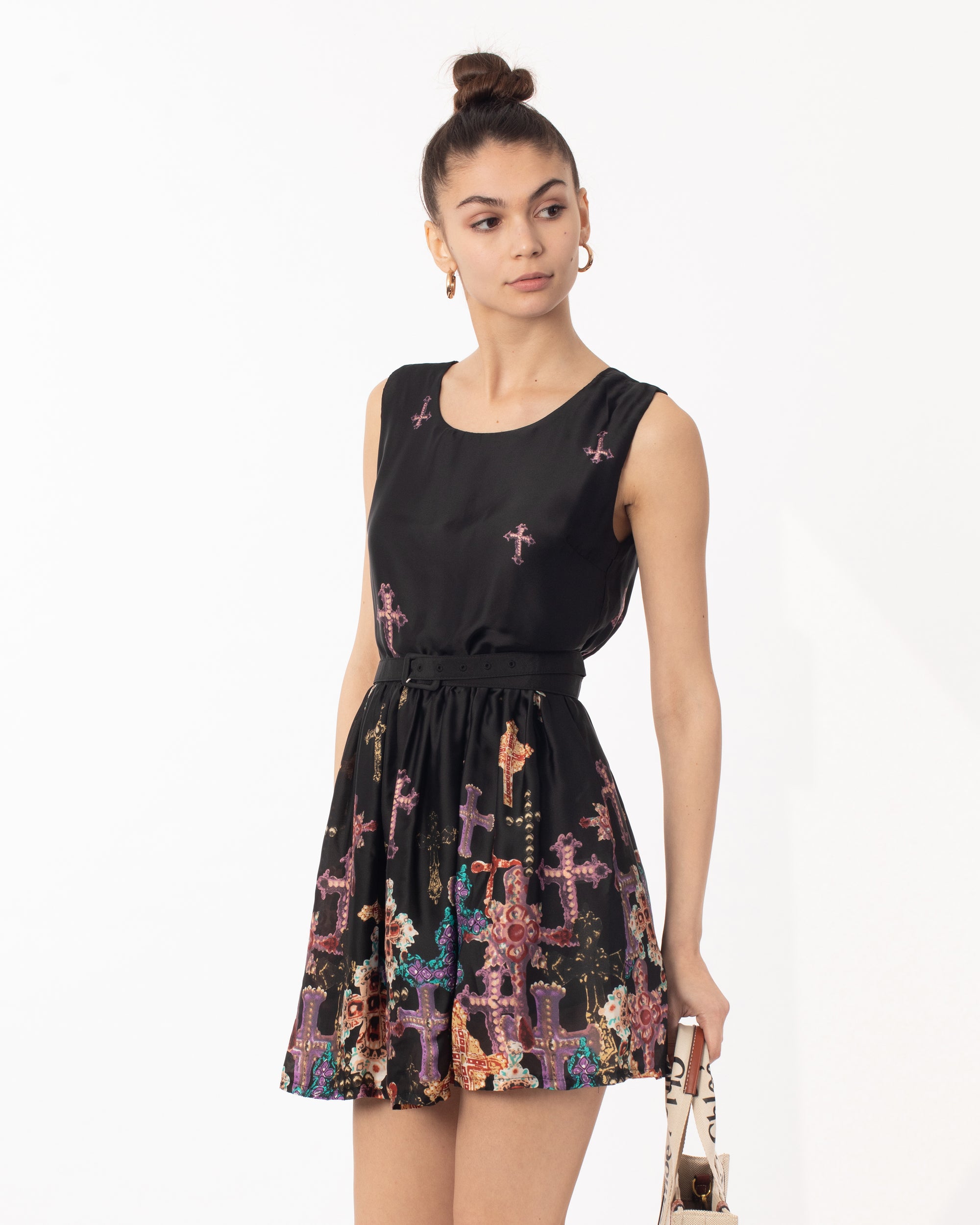Floral jewelry print silky skater dress (Black)
