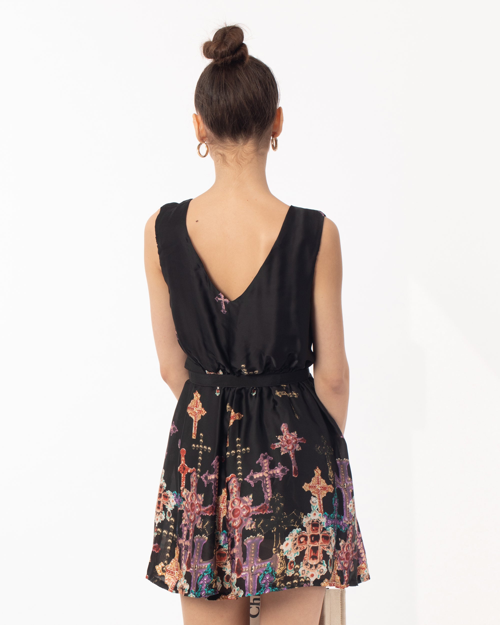 Floral jewelry print silky skater dress (Black)