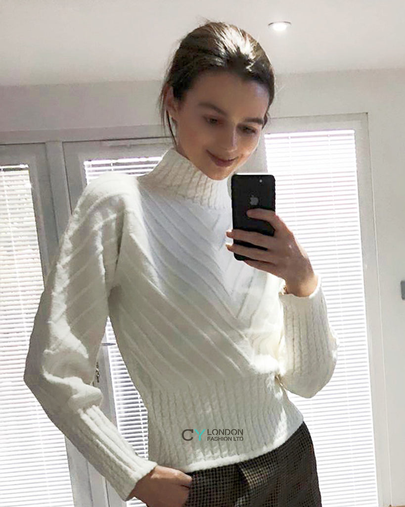 Mock neck cable knit long sleeves cropped jumper in white