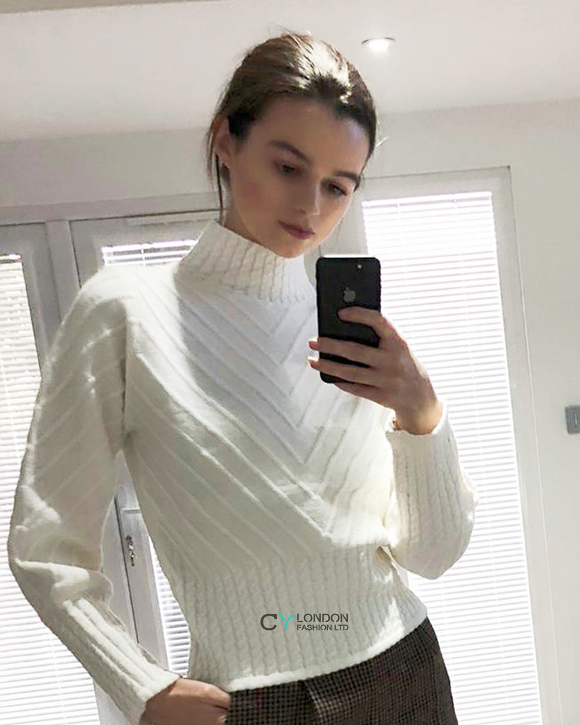 Mock neck cable knit long sleeves cropped jumper in white