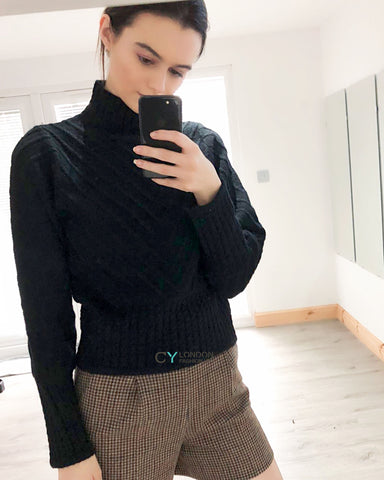 Mock neck cable knit long sleeves cropped jumper in black